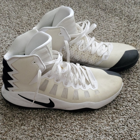 Hyper Dunk - Picture 2 of 3